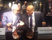 مكتبة الإسكندرية تنظم حفل توقيع كتاب عن مصر القديمة لمؤلف إيطالى.. فرانشيسكو سيبيرانو: "اللوتس والبردى" يهدف لإعادة العلاقة بين القاهرة وروما لسابق عهدها.. وزاهى حواس:لم أرى شعب يعشق الفراعنة مثل الشعب الإيطالى