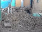 بالصور.. هدم 3 منازل مخالفة لأطراف خصومة ثأرية بنجع حمادى