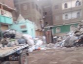 قطعة أرض فى "أولاد نصير" بسوهاج تتحول إلى مركز لفرز القمامة .. والأهالى يشكون