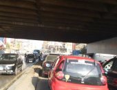 "اليوم السابع" يرصد تكدسا مروريا بطريق ميدان لبنان بسبب تسرب مياه
