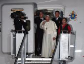 بالصور.. بابا الفاتيكان يغادر كولومبيا بعد إصابته بكدمه بعينه اليسرى