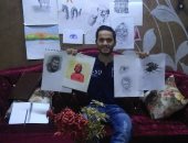 قارئ يشارك "صحافة المواطن" بمجموعة من لوحاته الفنية بالفحم واللبان