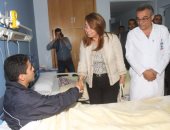 بالصور.. غادة والى تزور مستشفى الشرطة للاطمئنان على مصابى العمليات الإرهابية