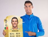 رونالدو يحتفل باختياره أفضل لاعب فى لعبة "FIFA 18" 