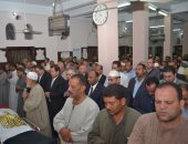 بالفيديو.. محافظ ومدير أمن الغربية يتقدمان جنازة الشهيد سامح الشهاوى