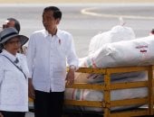 بالصور.. رئيس إندونيسيا يشرف على قافلة مساعدات مرسلة لمسلمى الروهينجا