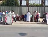 بالفيديو.. مواطن يشكو عدم تجاوب العاملين بالسفارة المصرية بالرياض