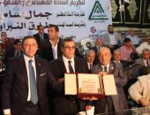 بالفيديو.. محافظ الفيوم يُكرّم الطلاب المتفوقين من أعضاء نقابة المهندسين