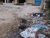 بالصور.. شكوى من تراكم القمامة أمام أحد فنادق الإسكندرية