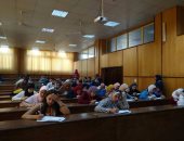 50 طالبا يؤدون الاختبار التحريرى لاختيار الطلاب المثالين بأسبوع شباب الجامعات