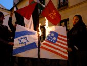 بالصور.. مظاهرات تستقبل نتنياهو فى كولومبيا والمحتجون يرفعون العلم الفلسطينى