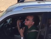 بالفيديو.. وزير النقل يقود سيارته أثناء تفقده طريق ازدواج "سوهاج - قنا"