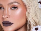 "مابتغلبش".. تعرف كيف تسوق كيلى جينر لأحمر الشفاه الخاص بها