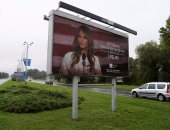 بالصور.. أوكرانيا تستغل صور "ميلانيا ترامب" فى الدعاية لمدرسة لغات