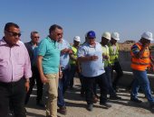 وزير النقل يستهل جولته فى أسوان بتفقد مشروع كوبرى كلابشة