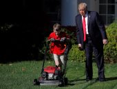 بالفيديو والصور.. "جناينى البيت الأبيض".. ترامب يحقق أمنية طفل ويوظفه "يوم واحد" لجز العشب