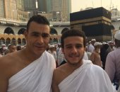 شاهد.. الحضرى ومصطفى فتحى فى الحرم المكى لأداء مناسك العمرة