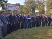 رئيس جامعة أسيوط يشهد تحية العلم فى اليوم الأول للدراسة 