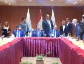 وزير النقل يشهد توقيع عقد إنشاء جراج متعدد الطوابق ومحطة صب سائل بالإسكندرية
