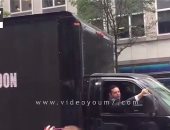 بالفيديو.. سيارة تجوب شوارع نيويورك تحمل دعاية لرفض إرهاب قطر وتميم