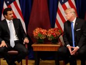 بالفيديو.. الرئيس ترامب يرفض مصافحة أمير قطر عقب انتهاء لقائهم