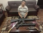 سقوط "حمص" تاجر السلاح وبحوزته "شوت جن" وبندقية خرطوش وفرد خرطوش بمنشأة ناصر