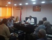 رئيس مدينة سفاجا يجتمع بمسؤولى التعليم لمناقشة الاستعدادات للعام الدراسى