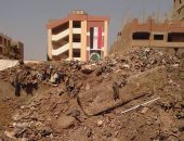 قبل أيام قليلة من الدراسة.. أكوام القمامة تحاصر مدرسة عمر مكرم بالخصوص
