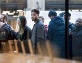 كيف استقبل العالم إطلاق ايفون 8 و8 بلس؟ 11 صورة تجيب عن السؤال