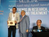 بالصور.. تكريم مشاهير الفن والإعلام فى مؤتمر جمعية الصحة الإنجابية الرابع