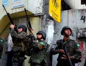 بالصور.. الجيش البرازيلى يداهم أوكار المخدرات فى أخطر أحياء ريو دى جانيرو
