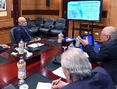 بالصور.. رئيس الوزراء يتابع الموقف التنفيذى لمشروعات محافظة الوادى الجديد