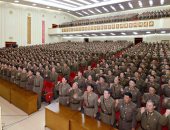 بالصور.. المئات فى كوريا الشمالية يطالبون رئيسهم بشن حرب مقدسة ضد أمريكا
