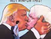 قبلة ساخن بين ترامب ووزير خارجية بريطانيا على جرافيت فى مدينة بريستول