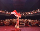 بالفيديو.. جمهور مسرح الأولمبيا فى باريس يردد وراء حكيم "تحيا مصر"