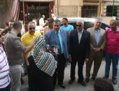 محافظة القاهرة توزع مواد غذائية مجانية على الفقراء من أهالى الشرابية