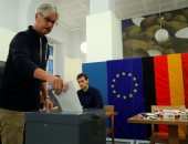 بالصور.. توافد الناخبين على مراكز الاقتراع فى ألمانيا للإدلاء بأصواتهم