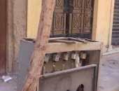 بالصورة.. كابل كهرباء "عارى" فى شارع القرش بجسر السويس يثير ذعر الأهالى