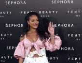 بالصور.. ريهانا تصل مدريد من أجل الترويج لـ"Fenty Beauty"