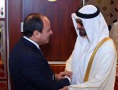   محمد بن راشد يرحب بالسيسى بدبي ويهديه كتابه "تأملات فى السعادة والإيجابية"