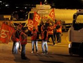بالصور.. إضراب سائقى الشاحنات فى فرنسا احتجاجا على اصلاح قانون العمل