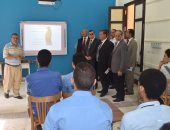 محافظ الفيوم يتفقد مدرستى جمال عبد الناصر و عائشة حسانين