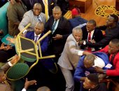 برلمان أوغندا يخصص 8 آلاف دولار لكل نائب يصوت لتمديد حكم الرئيس