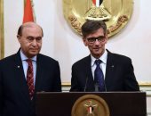 بالصور.. مميش: تخصيص 96 ألف متر لإنشاء مصنع لتجميع السيارات وصناعات مرسيدس