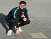 بالصور.. كورتوا يحظى باستقبال الأساطير فى أتلتيكو مدريد 