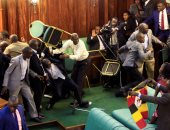 لليوم التانى على التوالى..بالصور..اشتباكات بالأيدى داخل البرلمان الأوغندى