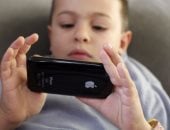 دراسة: كثرة استخدام الأطفال لفيس بوك يؤدى لظهور علامات "التوحد الظاهرى"