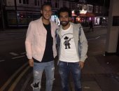 محمد صلاح مع رمضان صبحى فى لندن قبل انضمامها لمعسكر المنتخب