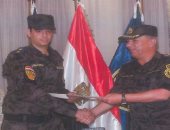 وزير الداخلية يكافئ ضابطا رفض 200 ألف رشوة من تجار عملة