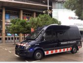 بالصور.. ملعب مباراة برشلونة ولاس بالماس يتحول لـ"ثكنة عسكرية"